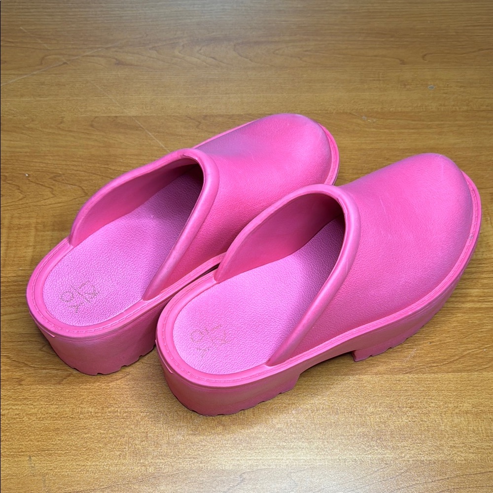 Yoki Pink Mules & Clogs